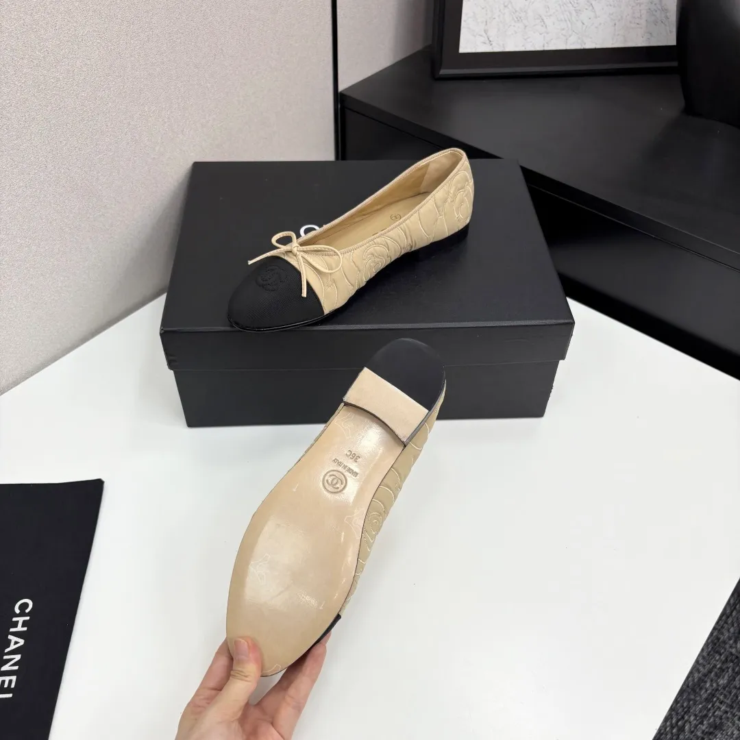 👟👟Ex-factory price 540👟👟 25Fw early spring latest color Chanel Xiaoxiang bow ballet flat shoes Believe me, this is a pair of ballet shoes that can take you to good places🩰 Upper: original lace mesh inner lining: no lining Sole: Italian genuine leather outsole Size: 34-41 regular size (34.40.41 customization is not returnable)